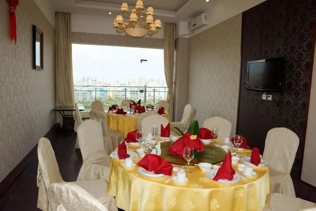 Sanya Century Landscape Hotel 3*,